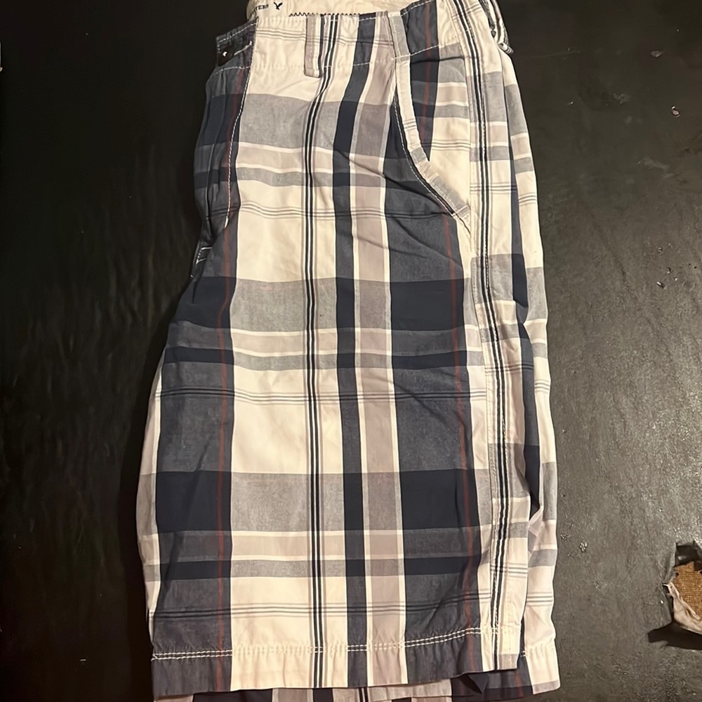 Men’s American Eagle plaid shorts